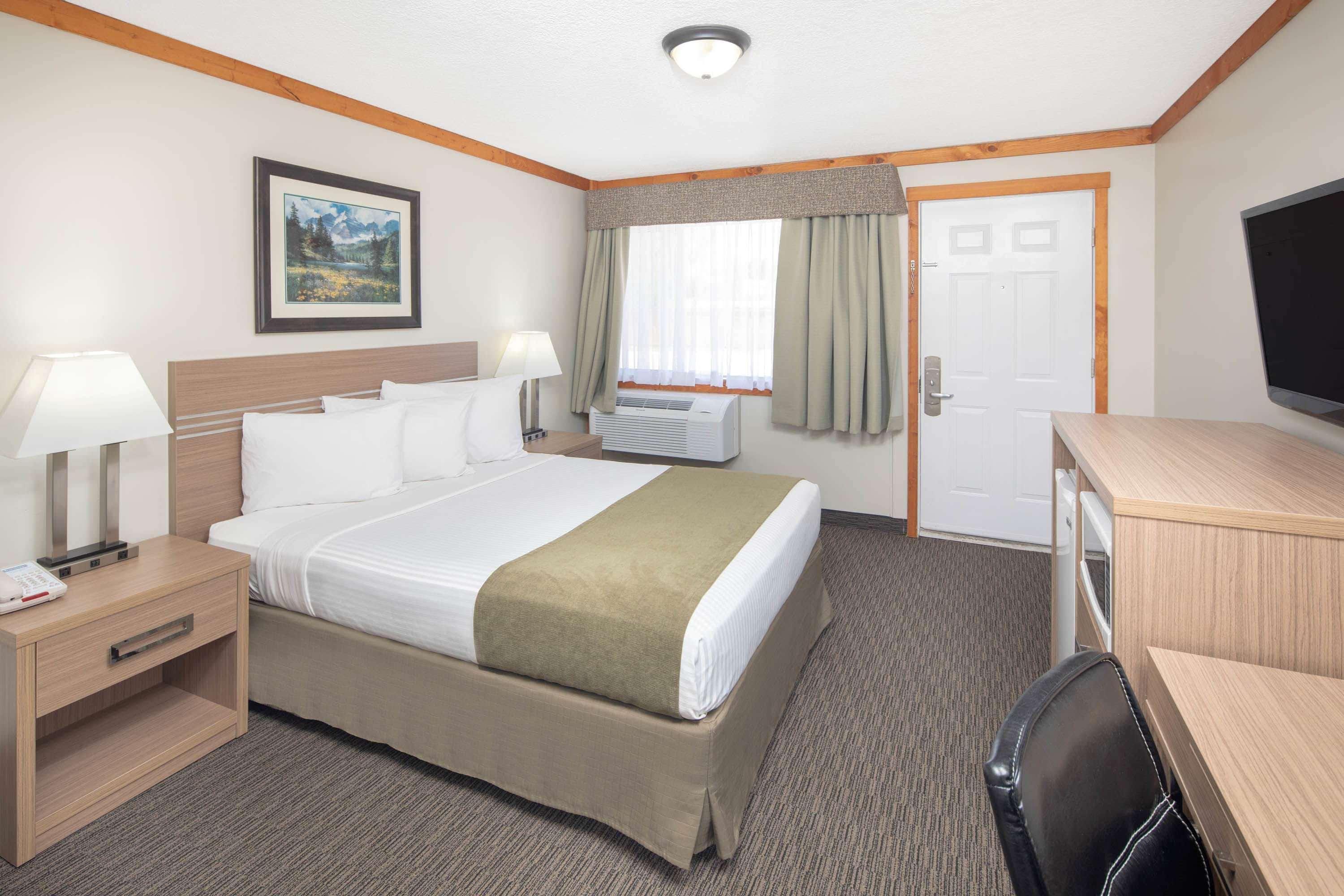 Travelodge By Wyndham Sportsman Golden
