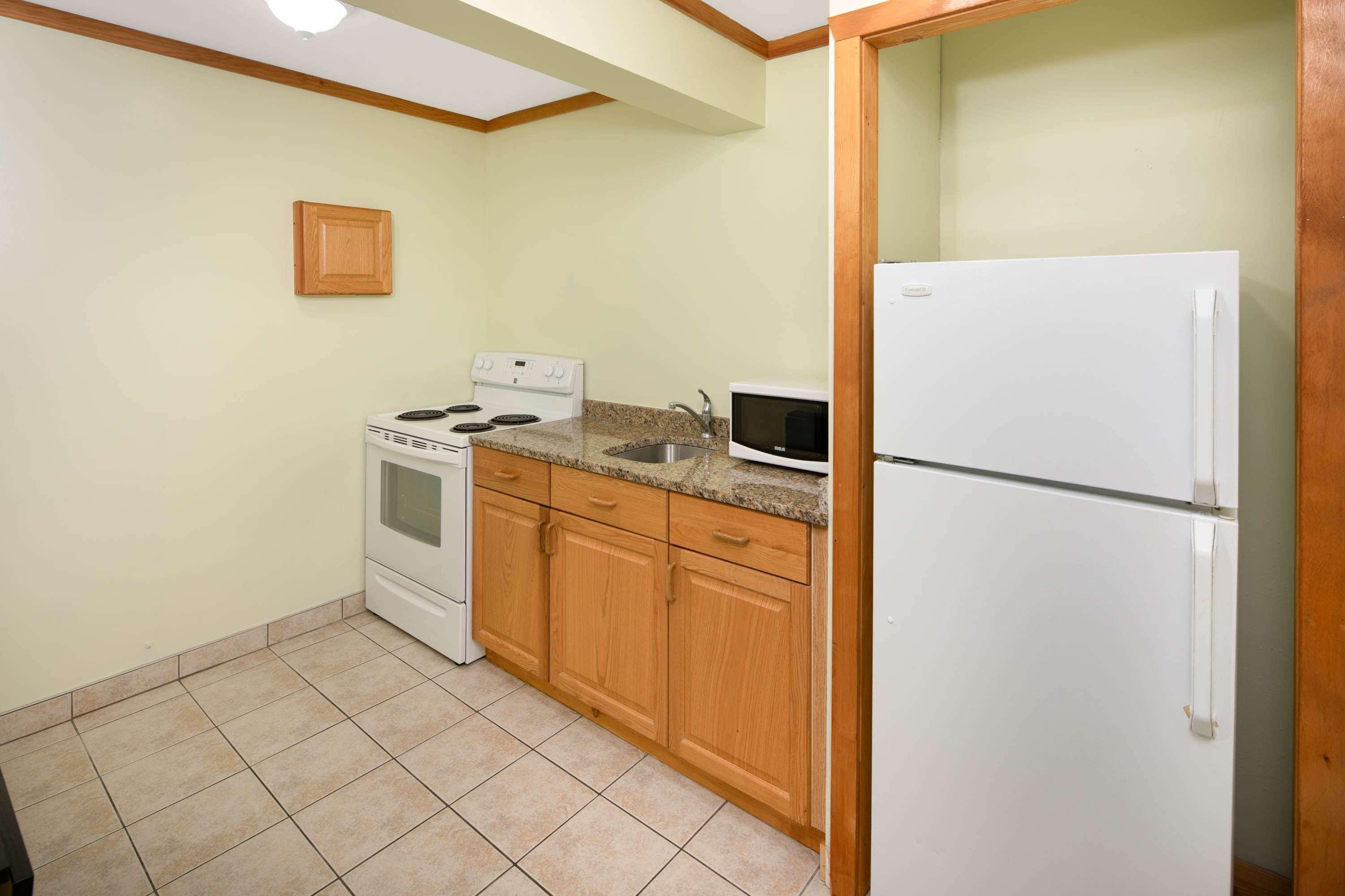 Travelodge By Wyndham Sportsman 3* Golden