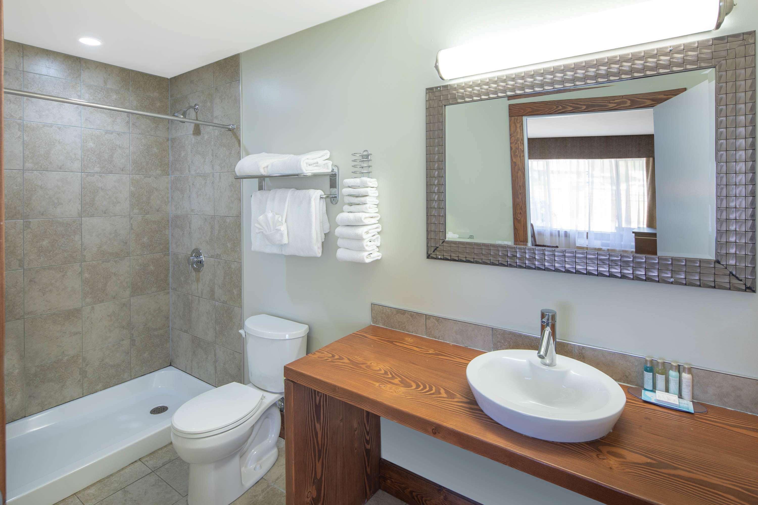 Travelodge By Wyndham Sportsman Hotel Golden