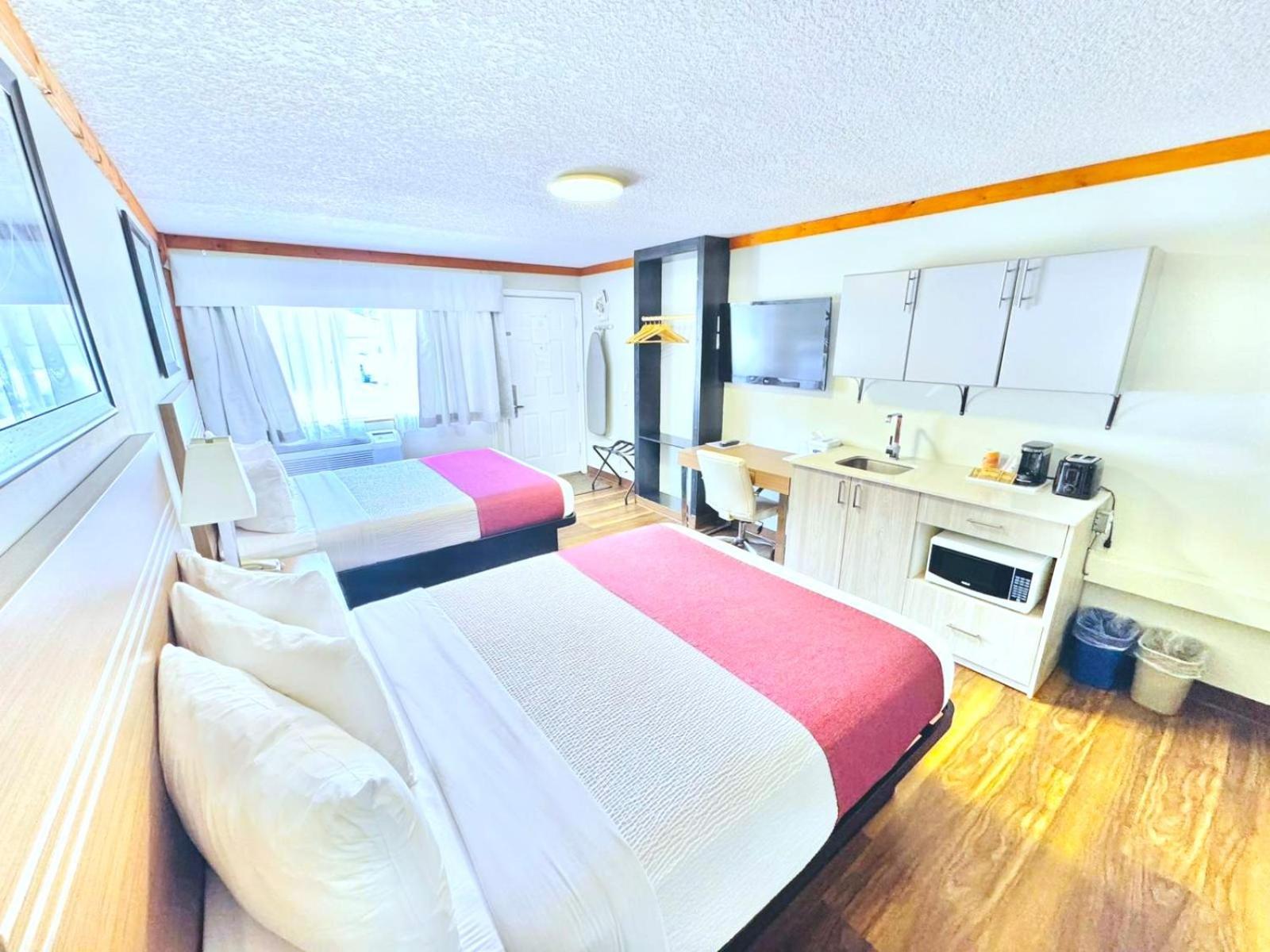 Hotel Travelodge By Wyndham Sportsman Golden