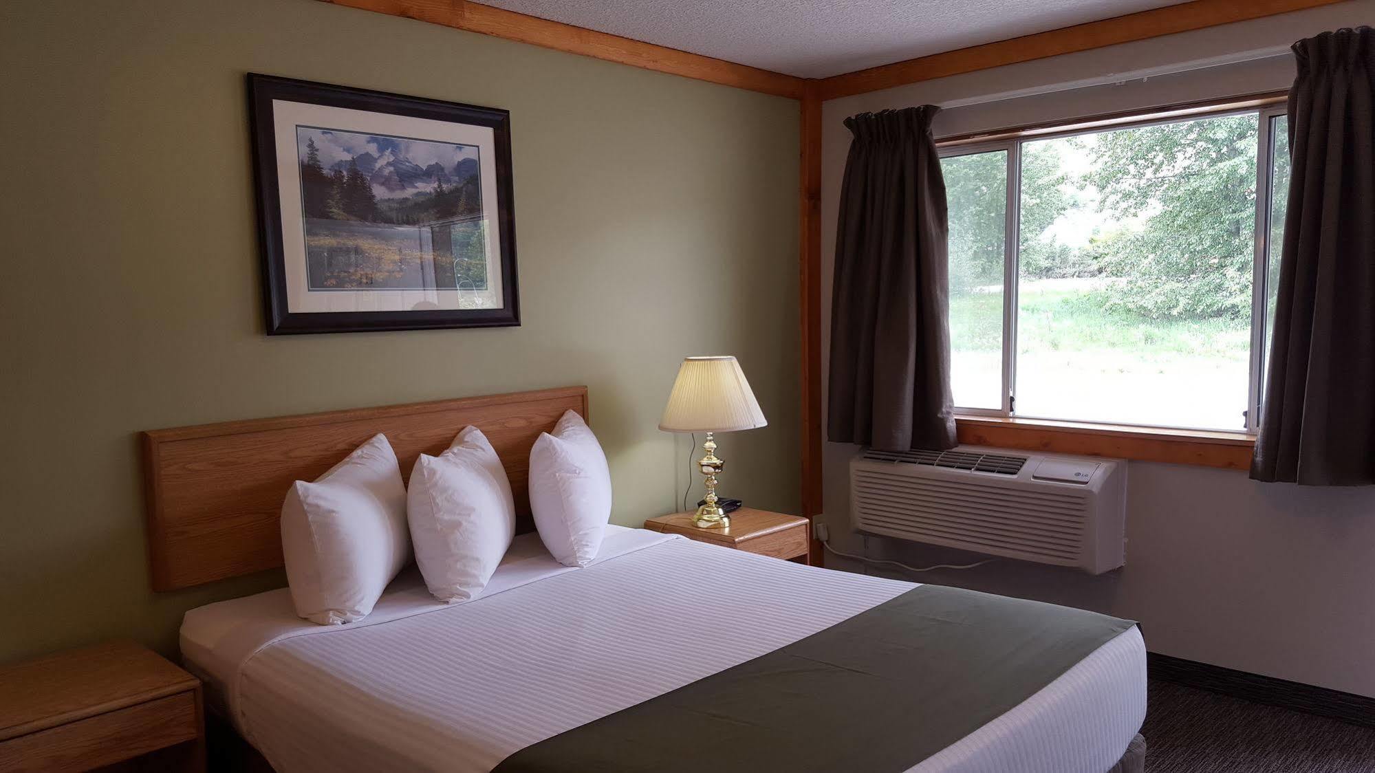 Travelodge By Wyndham Sportsman Hotel Golden