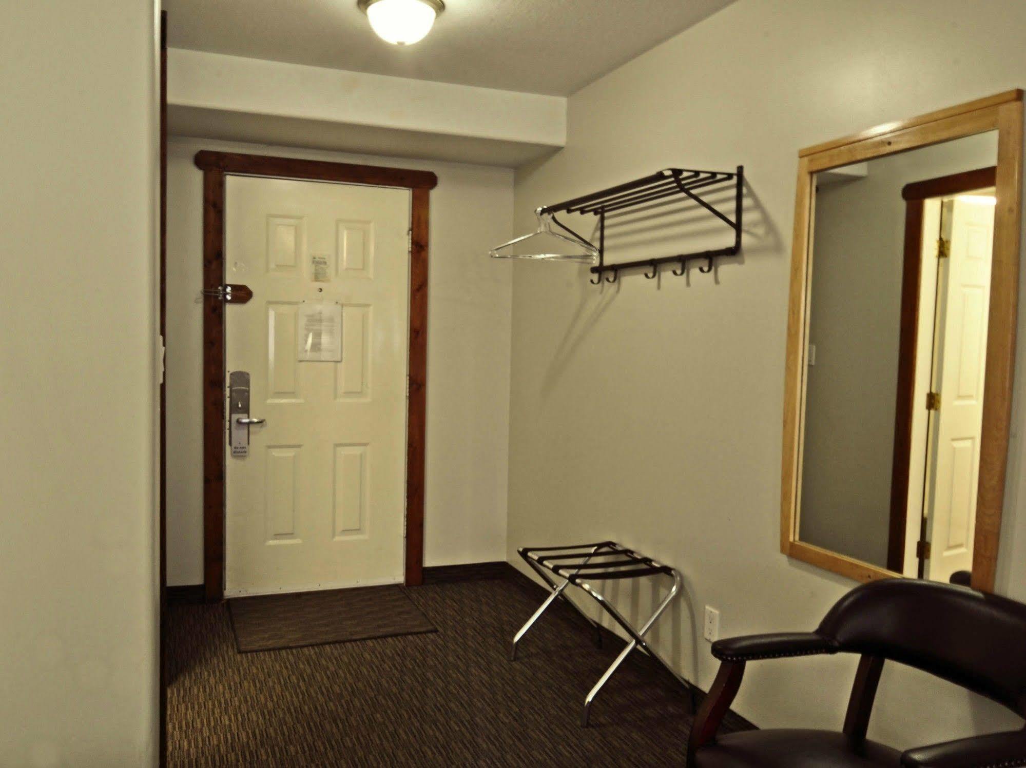 Travelodge By Wyndham Sportsman Hotel