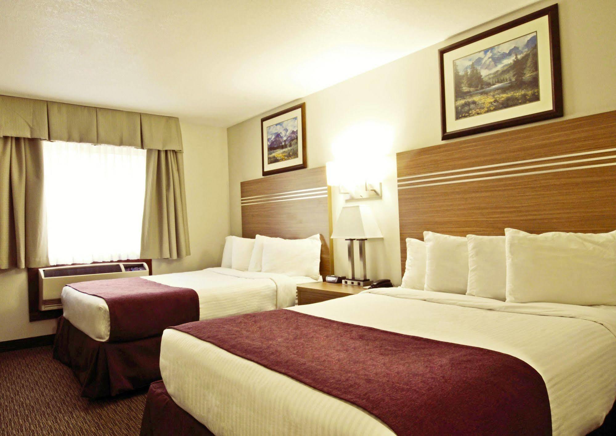 Hotel Travelodge By Wyndham Sportsman Golden