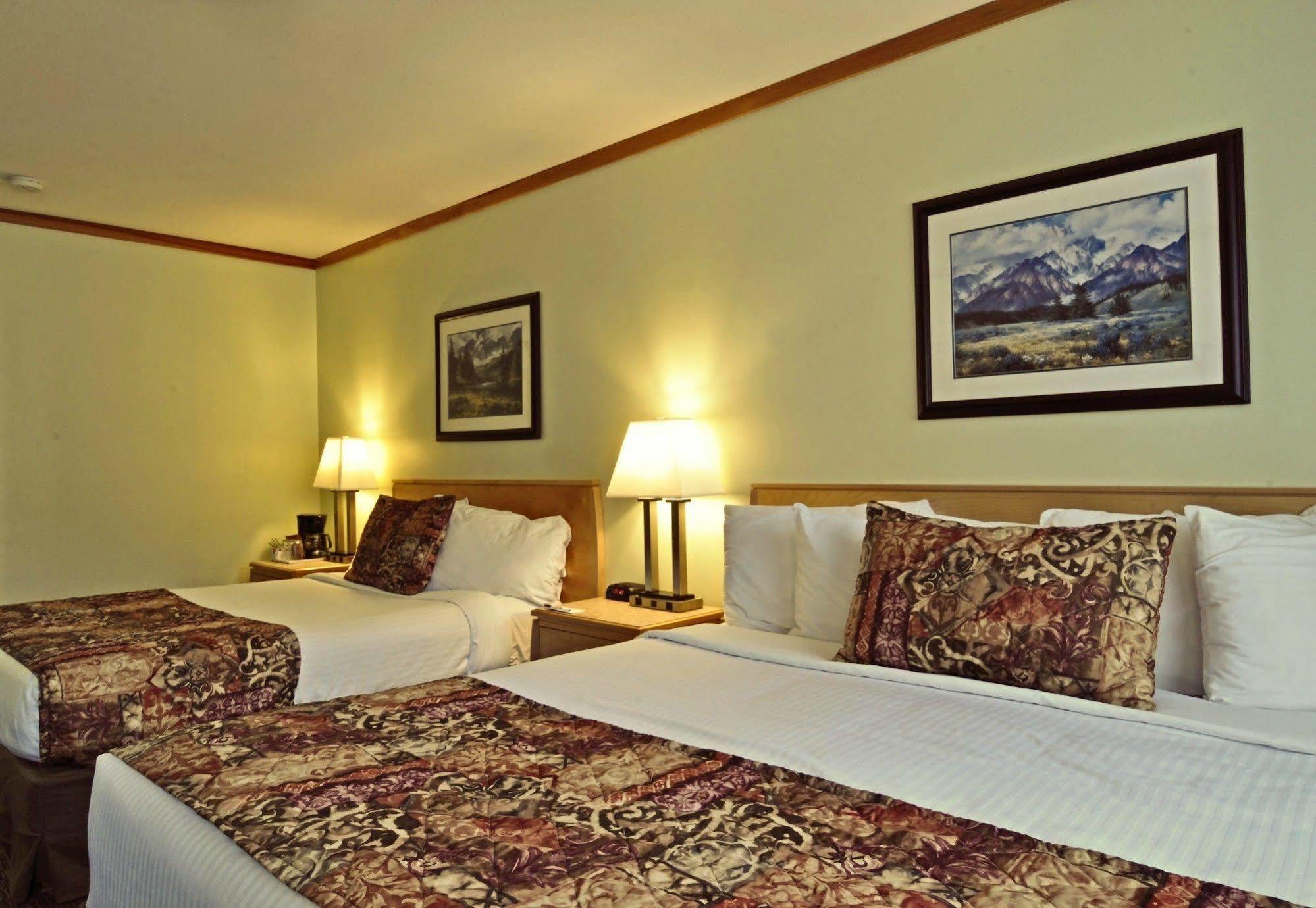 Hotel Travelodge By Wyndham Sportsman Golden