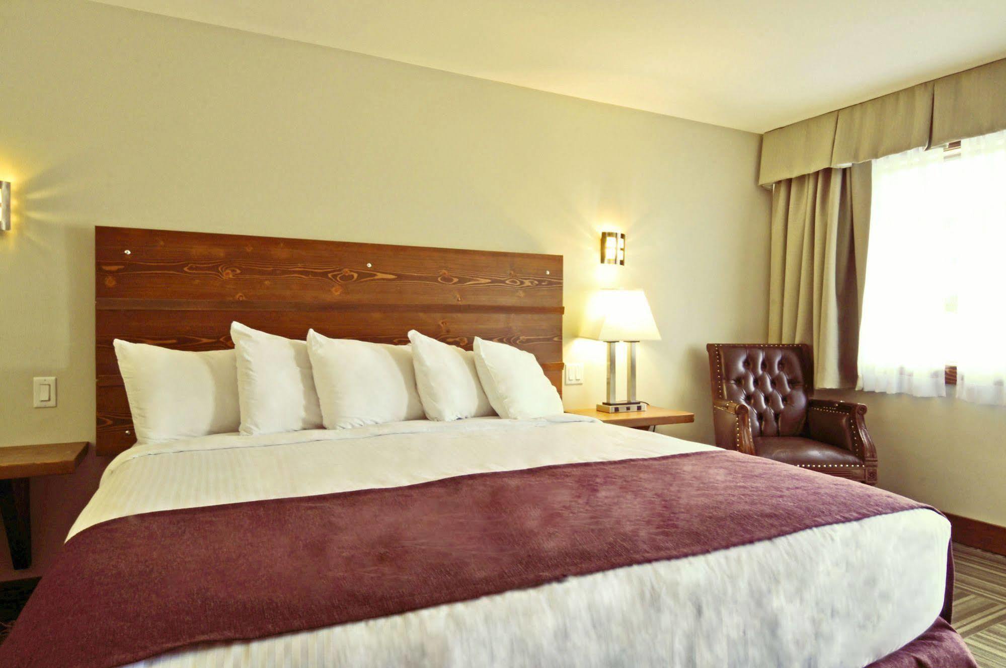 Travelodge By Wyndham Sportsman Golden