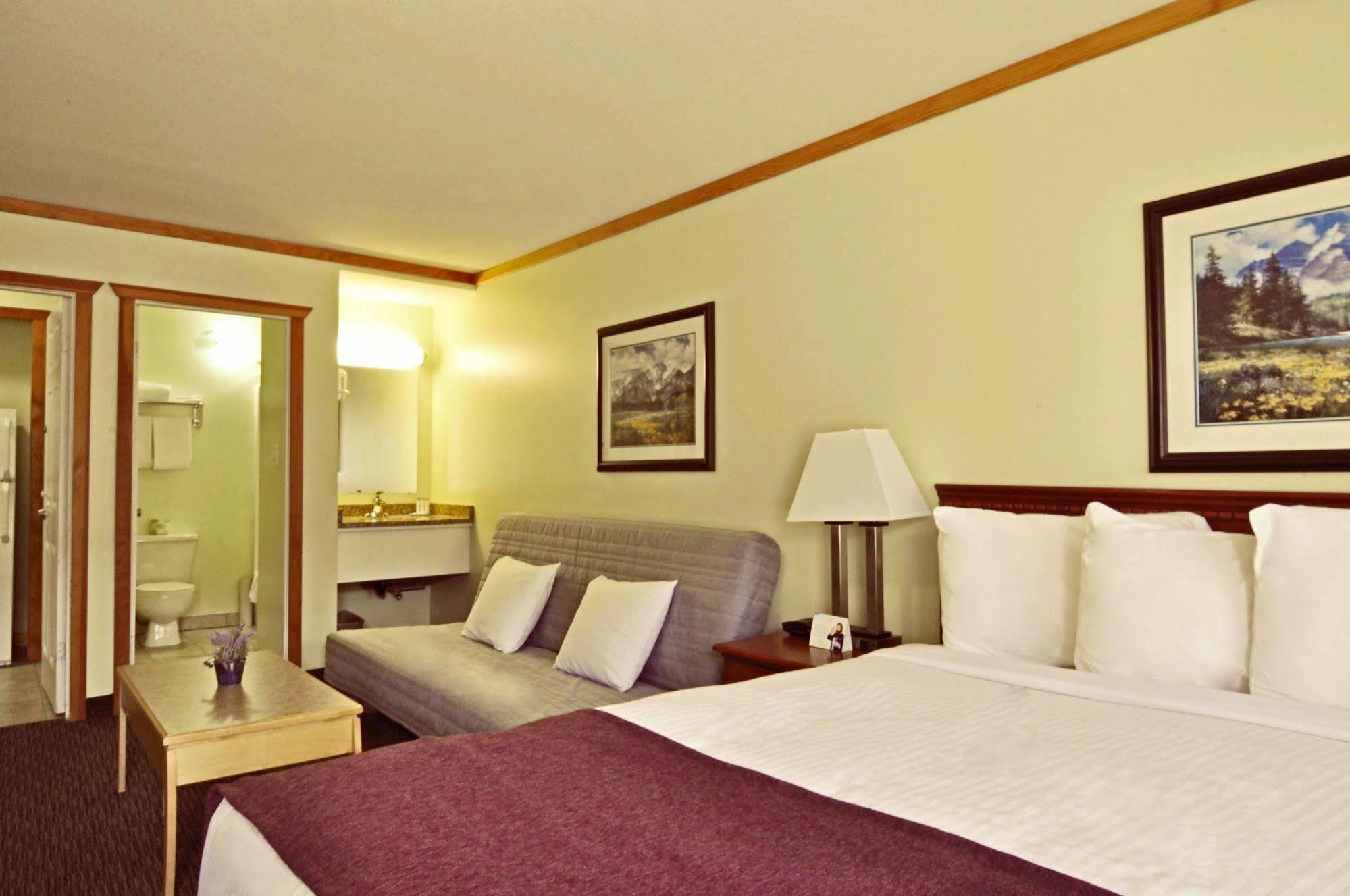 Hotel Travelodge By Wyndham Sportsman Golden